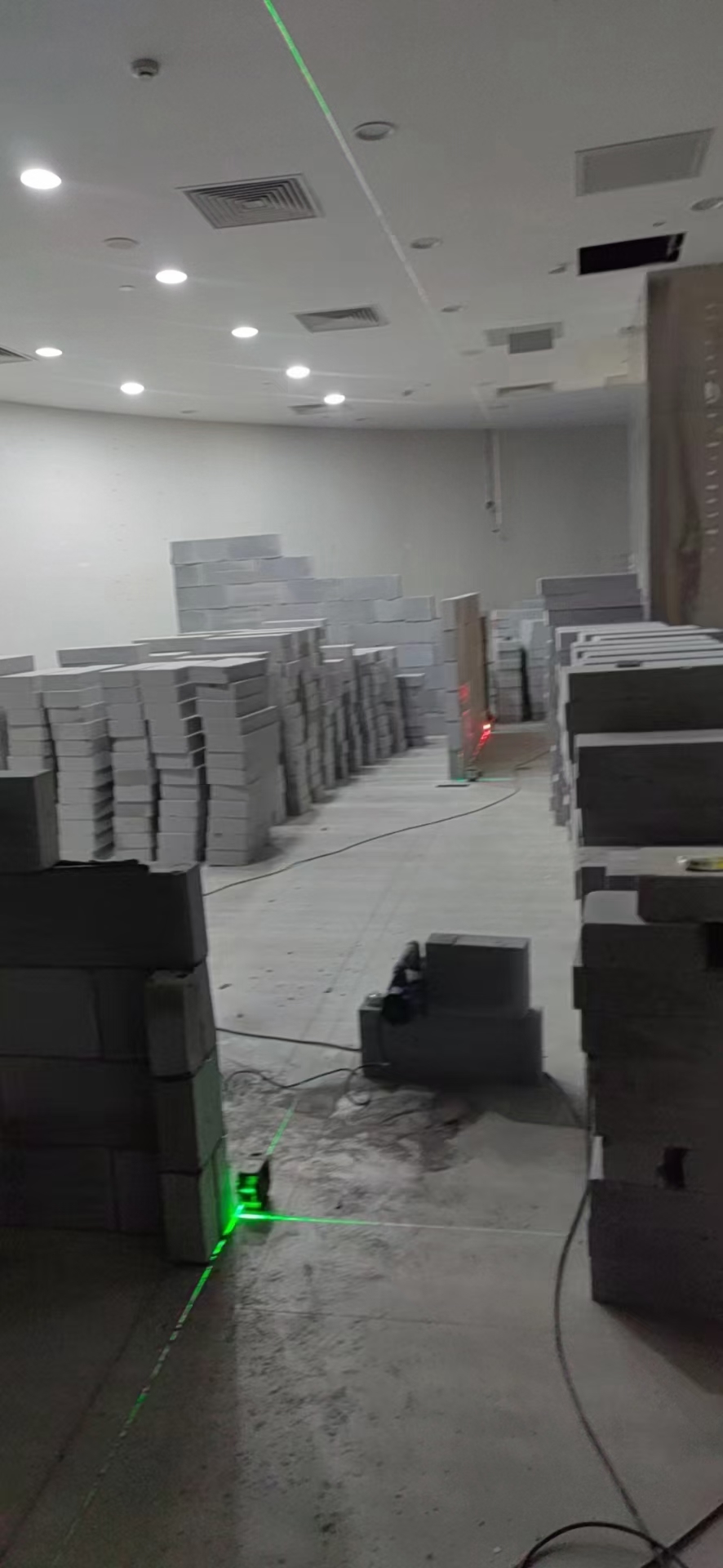 酒店轻质砖隔墙施工场景